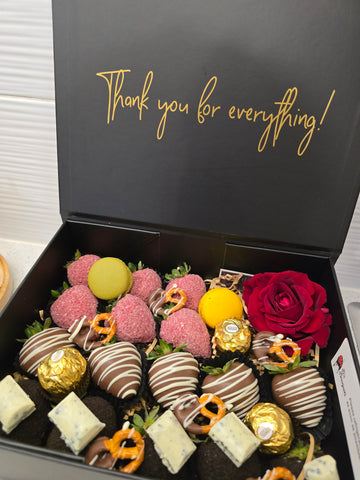 Luxury Berry Bliss - Customised Box (15 Strawberries)