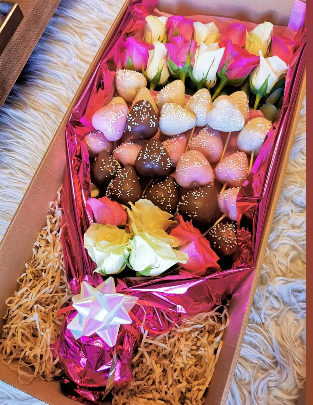 Rose & Strawberry Bouquet (20 Strawberries)