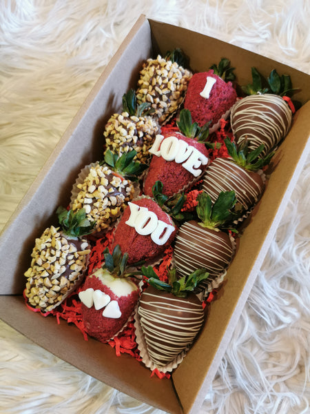 I love you Forever - Fondant (12 Strawberries)