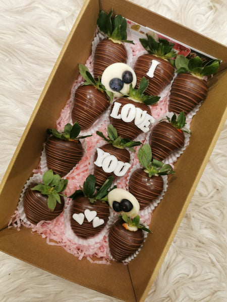 I love you Forever - Fondant (12 Strawberries)