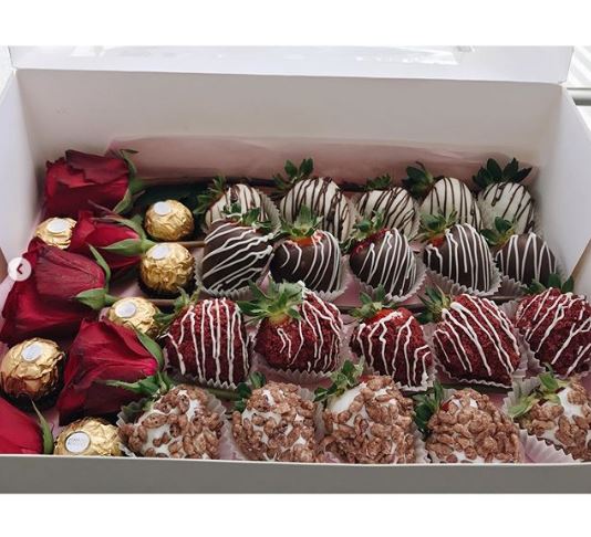 Blooming Berries of Love (20 Strawberries)