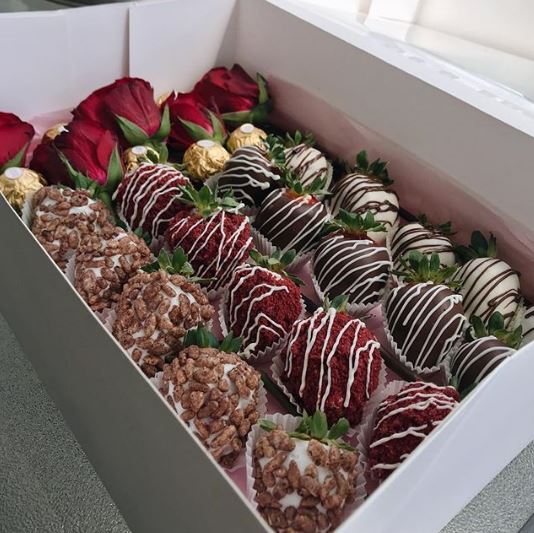 Blooming Berries of Love (20 Strawberries)